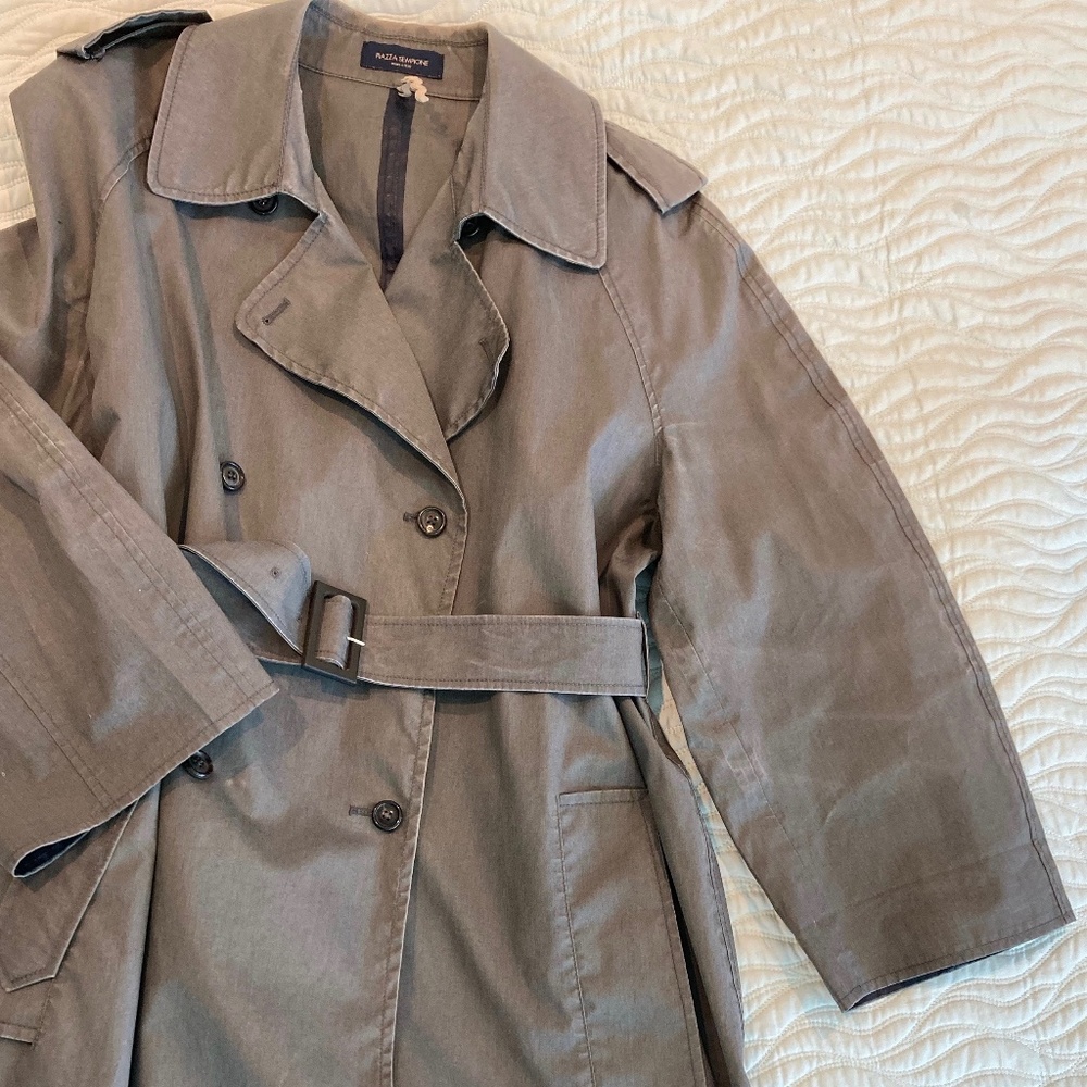 Olive Green Full Length Trench Coat with Belt. Made in Italy -  Med. USA 46 EUR